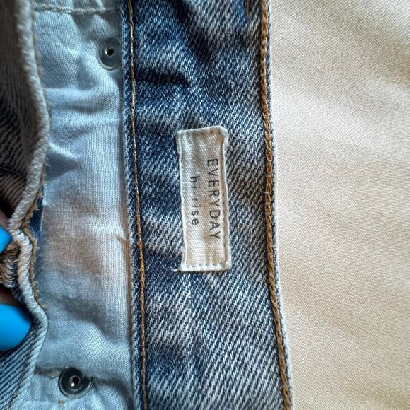 Z Supply Everyday Mid Rise Classic Wash  Button Fly Denim Shorts Woman’s Size 26 - Picture 6 of 11